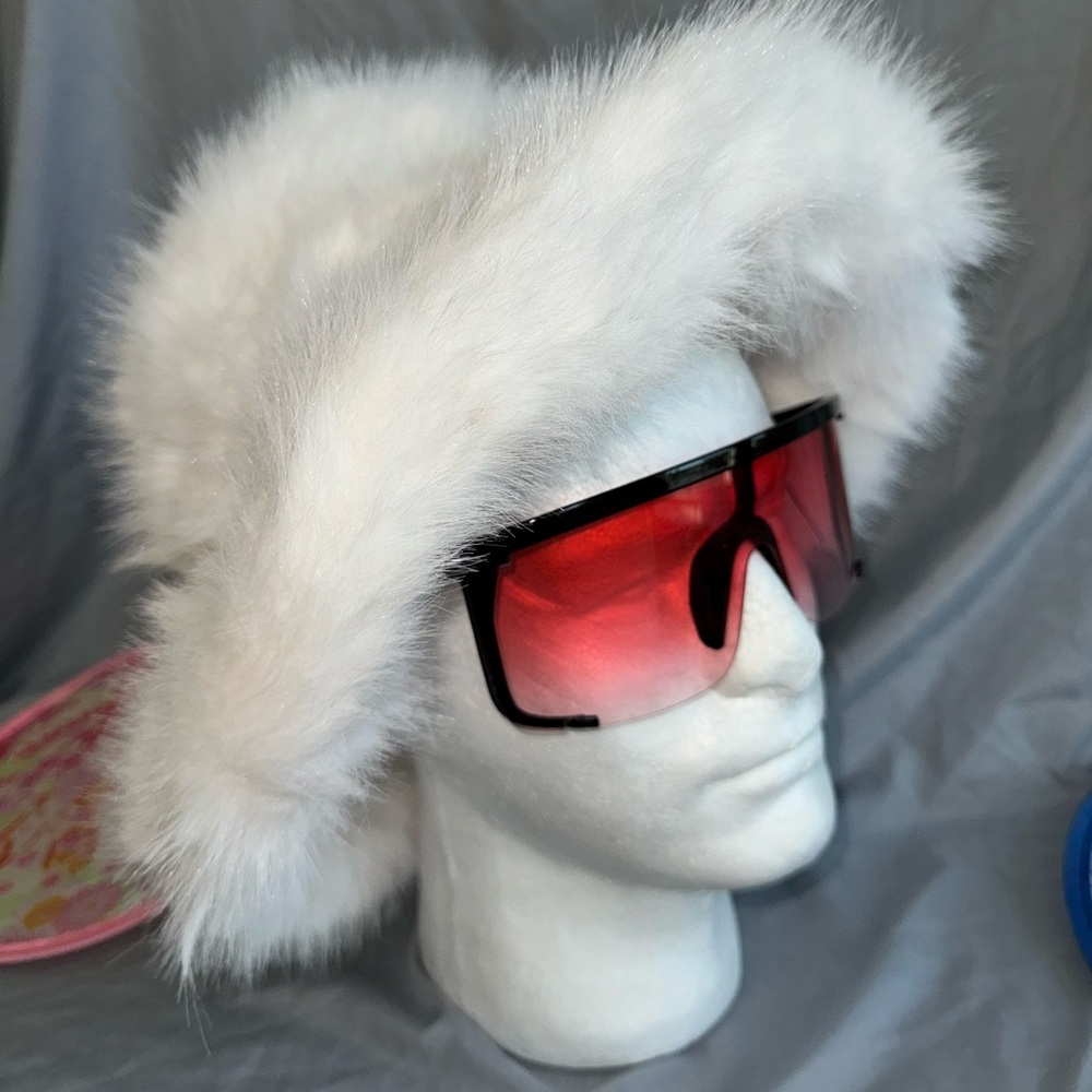 RAVELUXE 🥳 Bucket Hat 👒 SUPER Furry 🐰 ✨ White  ✨